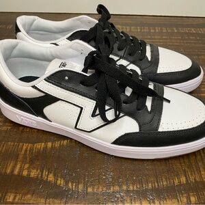 Men’s VANS Lowland CC ComfyCush Size 10 Two Tone Black True White Sneakers NEW